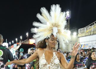 Do SPFW ao Carnaval, Iza leva crochê de Gustavo Silvestre à avenida Iza (Foto: Victor Chapeta/Bfazil News)