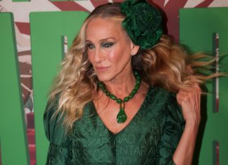 Baile da Arara: Sarah Jessica Parker com look brasileiro e + famosos Sarah Jessica Parker (Foto: Brazil News)