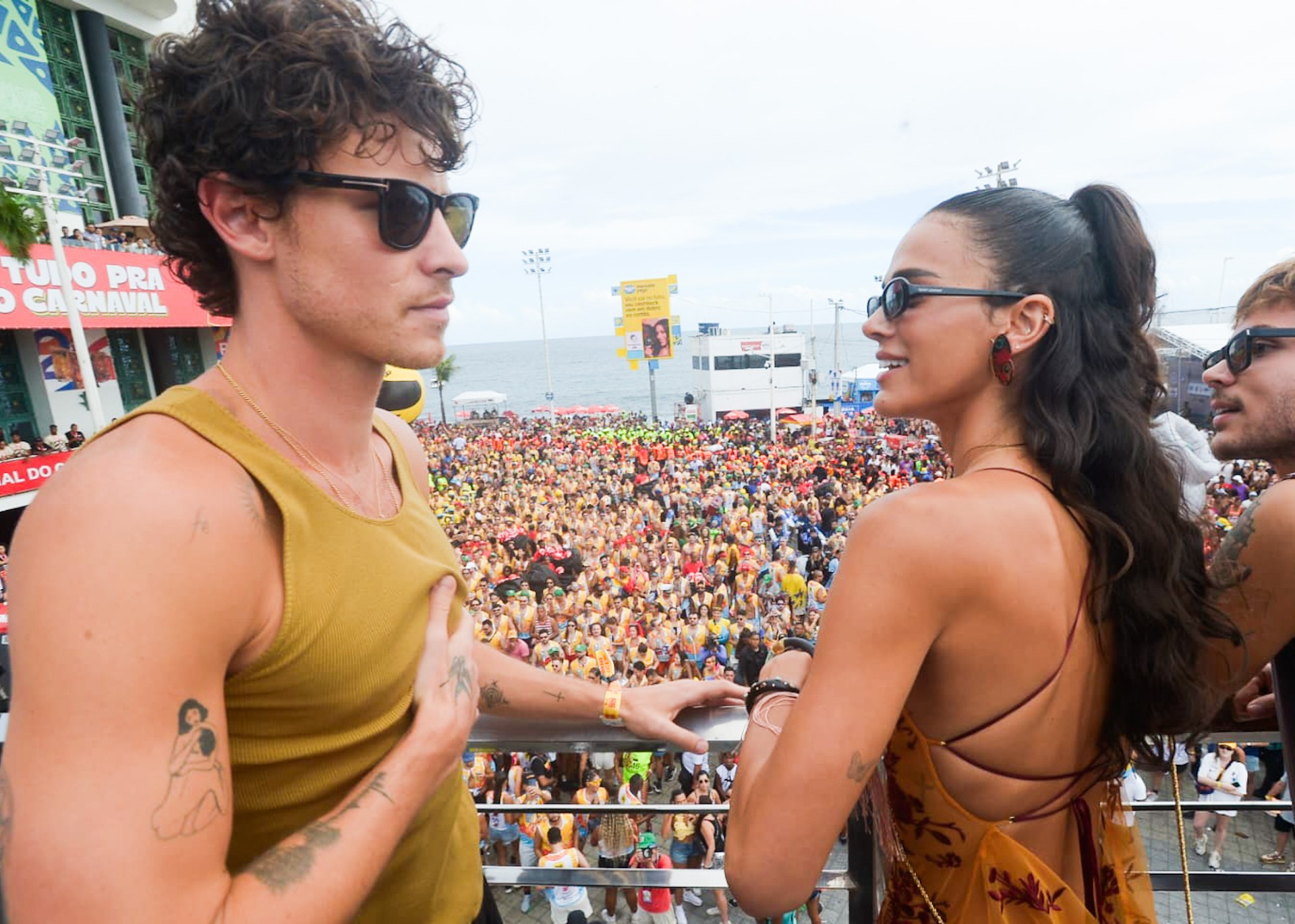 Shawn Mendes e Bruns Marquezine (Foto: Brazil News)
