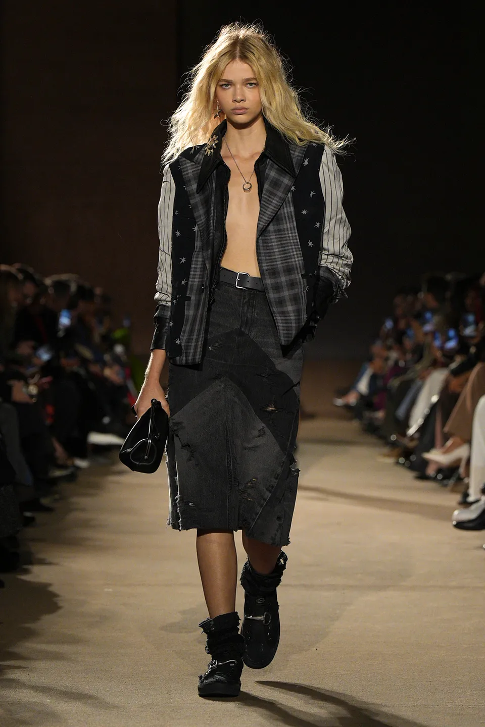 Laís Garcia (Foto: Reprodução/Vogue Runway/Evol MGMT )