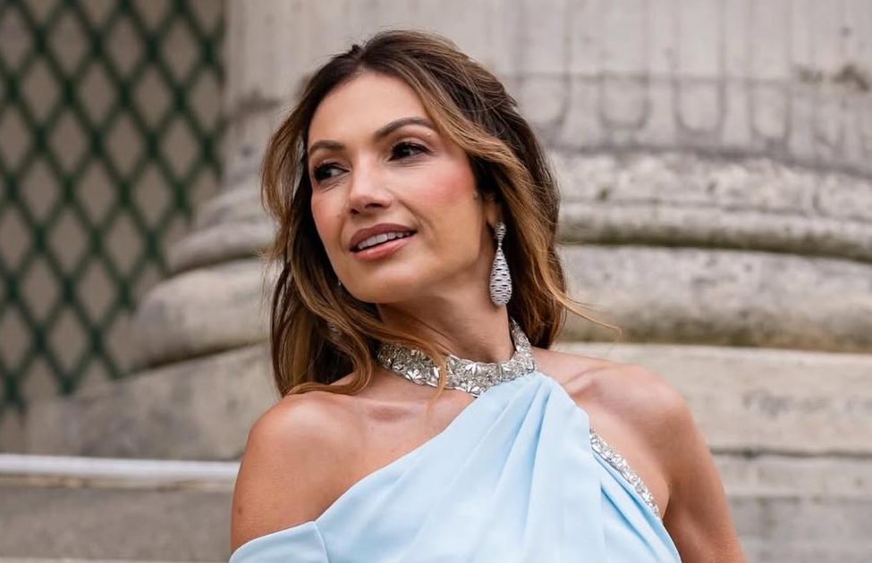 Patricia Poeta com look de Toni Ward (Foto> Joy Strotz/Reprodução)