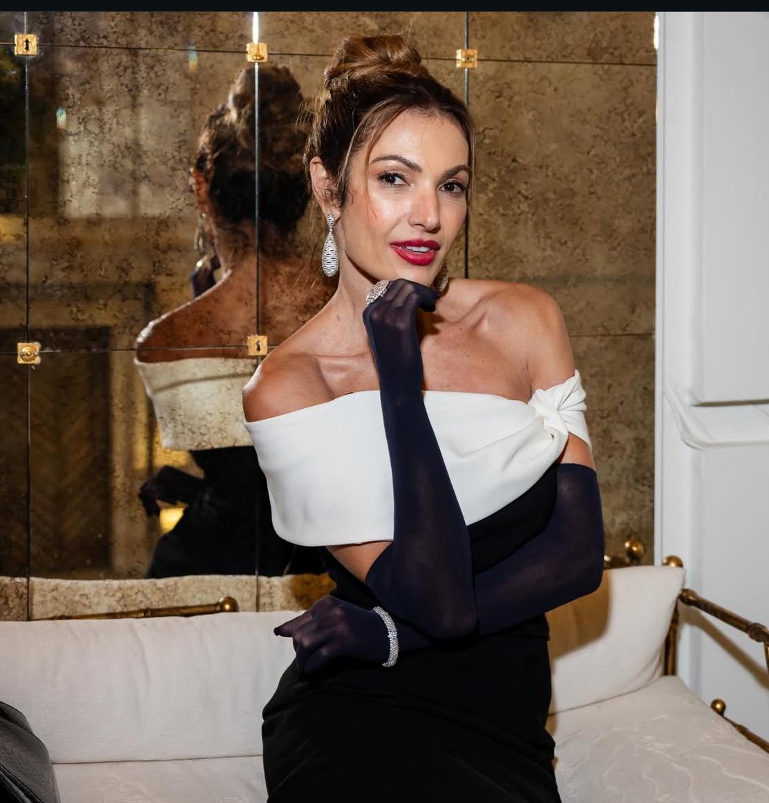 Patricia Poeta com look de Schiaparelli (Foto: Joy Strotz/Reprodução)