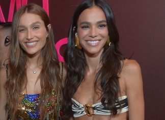 Salvador: Bruna Marquezine usa chinelo e look de R$ 68 mil ao lado de Sasha Bruna Marquezine e Sasha (Foto: Andy Santana/Brazil News)