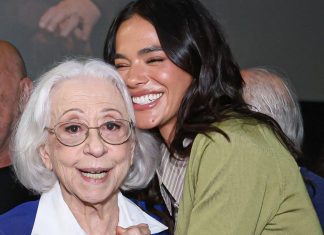 Bruna Marquezine usa look de R$ 47 mil para ver “Velhos Bandidos” Fernanda Montenegro e Bruna Marquezine (Foto: Robeerto Filho/Brazil News)