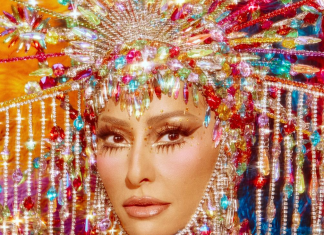 Sapucaí: Sabrina Sato desfila com fantasia multicolorida de 10 mil cristais Sabrina Sato (Foto: Gabriela Schmidt/Divulgação)