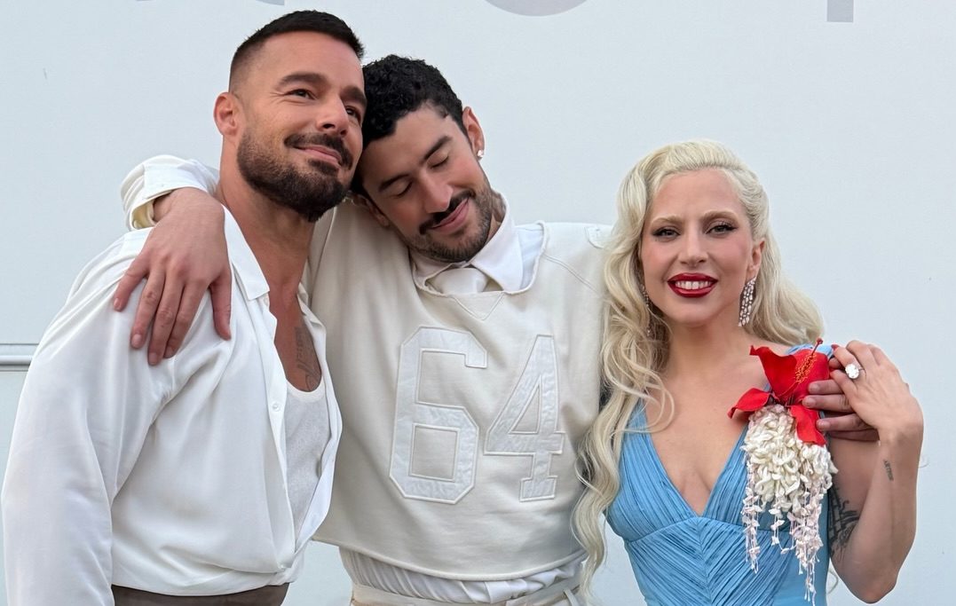 Rick Martin, Bad Bunny e Lady Gaga nos bastidores do Super Bowl (Foto: Reprodução/@Instagram/ @rick_martin)