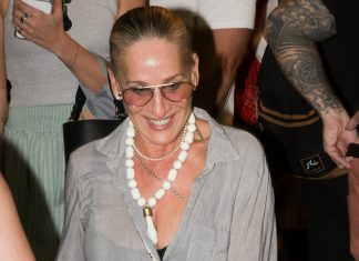 Carnaval: Sarah Jessica Parker usa look cinza e xadrez em jantar no Rio Sarah Jessica Parker (Foto: Brazil News)