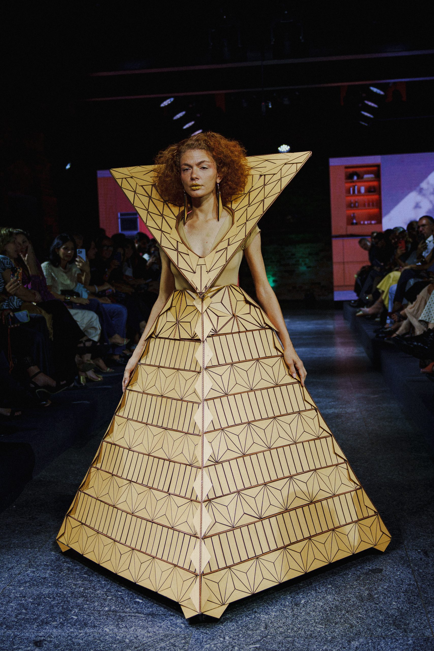 Desfile de Jay Boggo com looks de MDF (Foto: Divulgação)