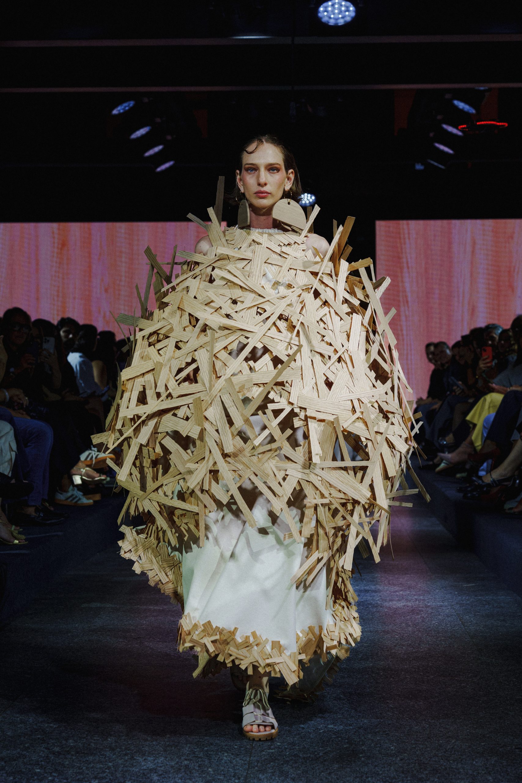 Desfile de Jay Boggo com looks de MDF (Foto: Divulgação)