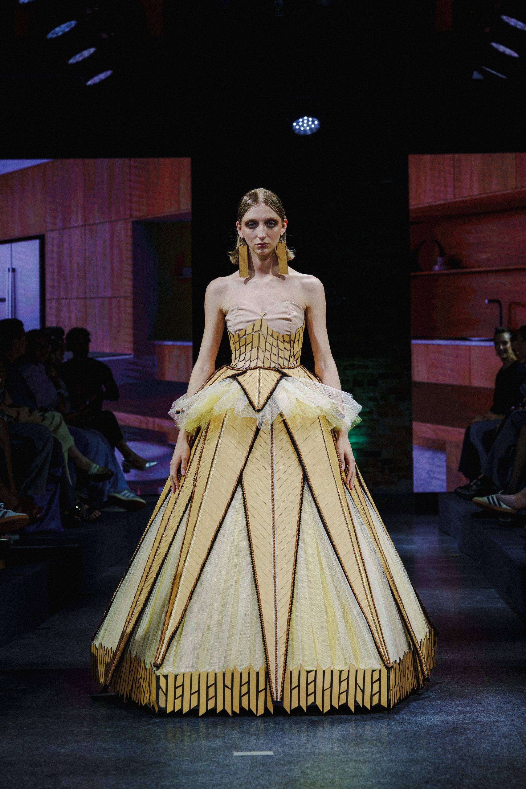 Desfile de Jay Boggo com looks de MDF (Foto: Divulgação)