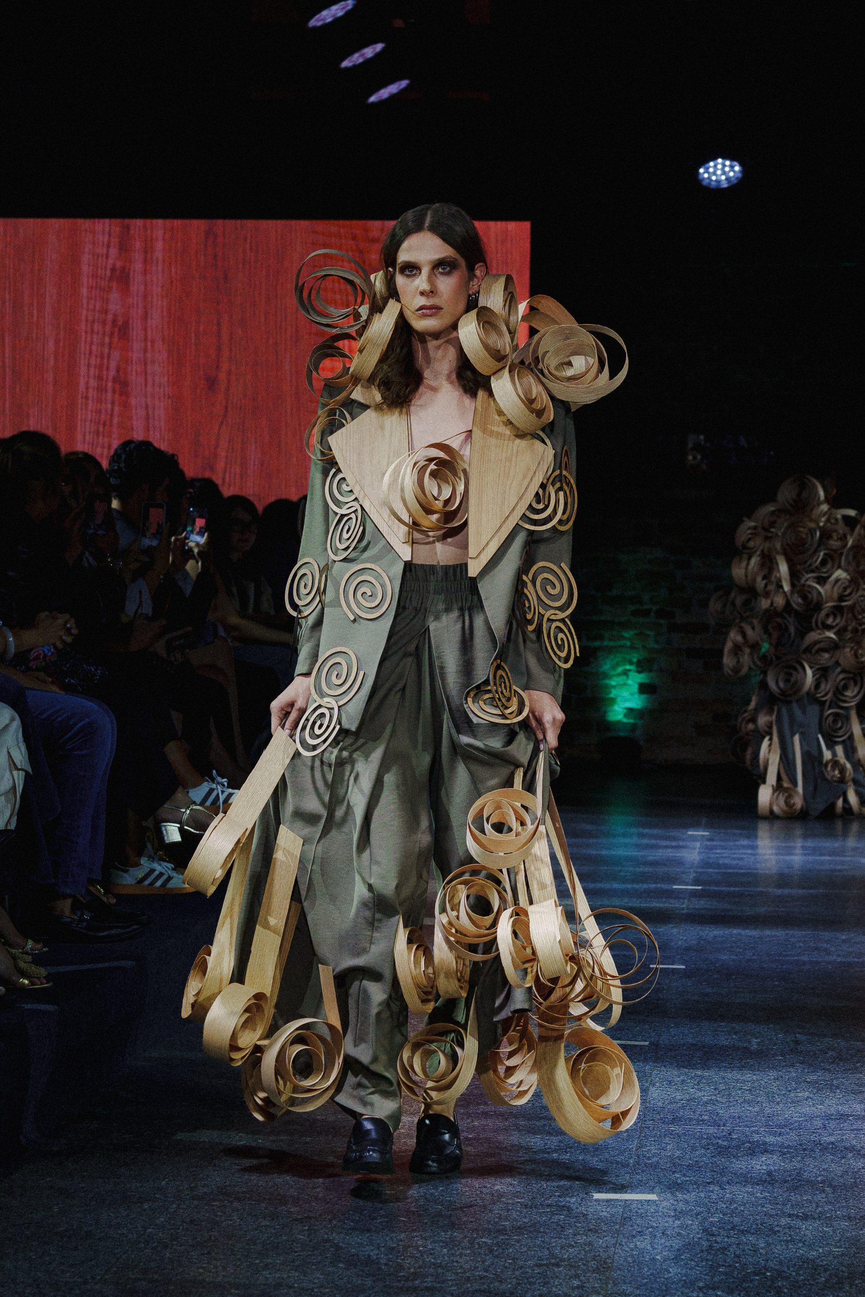 Desfile de Jay Boggo com looks de MDF (Foto: Divulgação)