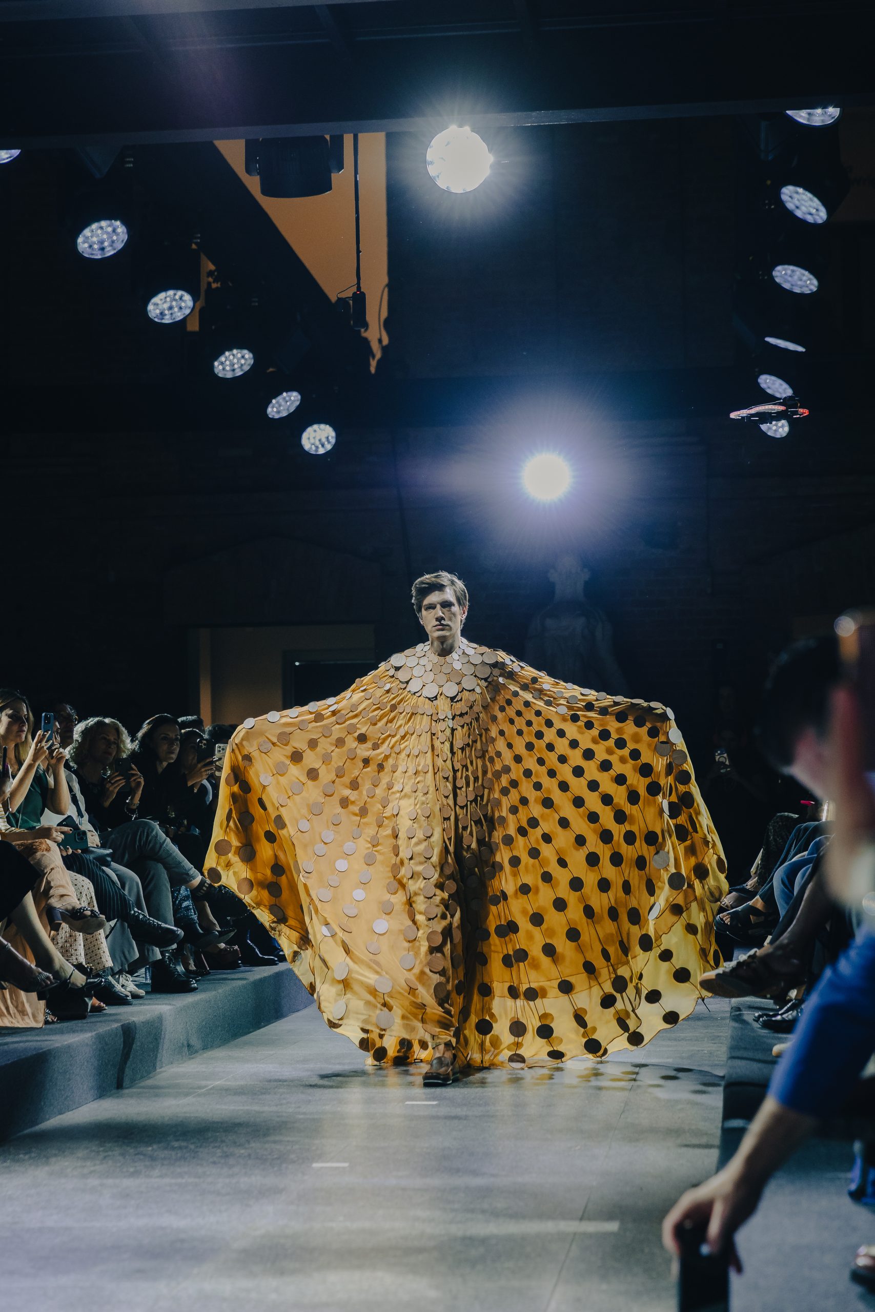 Desfile de Jay Boggo com looks de MDF (Foto: Divulgação)