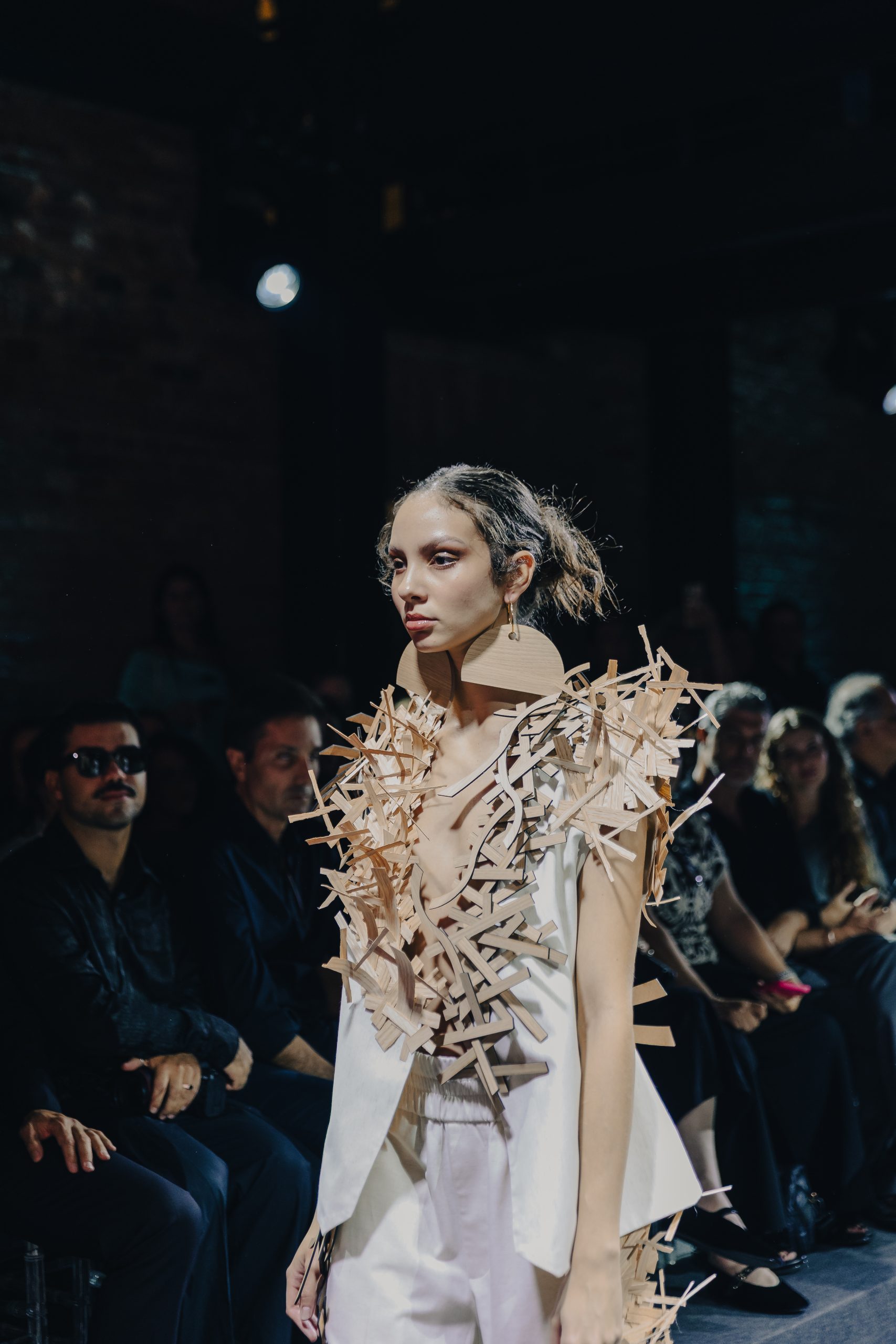 Desfile de Jay Boggo com looks de MDF (Foto: Divulgação)