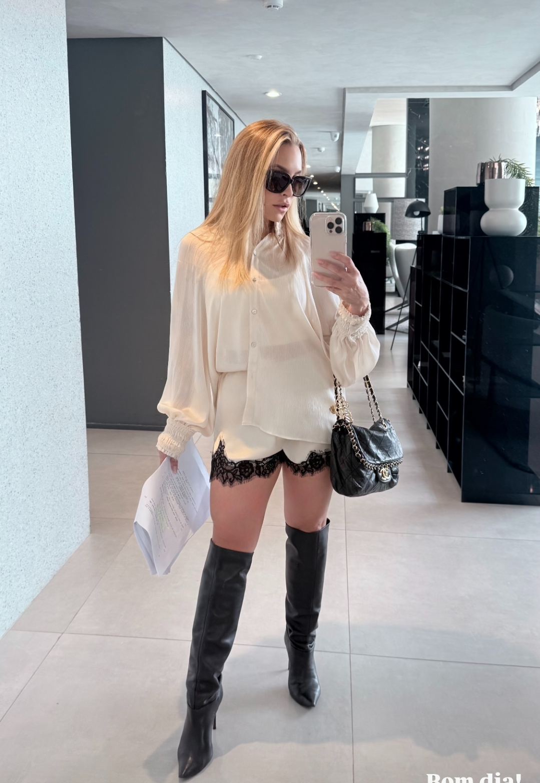 Carla Diaz com short de pijama (Foto: @carladiaz/Instagram/Reprodução)