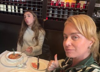 Em NY, Angélica usa look parecido com o de Ticiane Pinheiro na neve Eva e Angélica (Foto: Reprodução/Instagram/@angelicaksy)