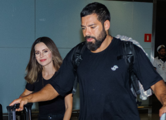 Sandy acerta com aerolook descomplicado em viagem com namorado Sandy e Pedro Andrade (Foto: Clayton Felizardo/Brazil News)