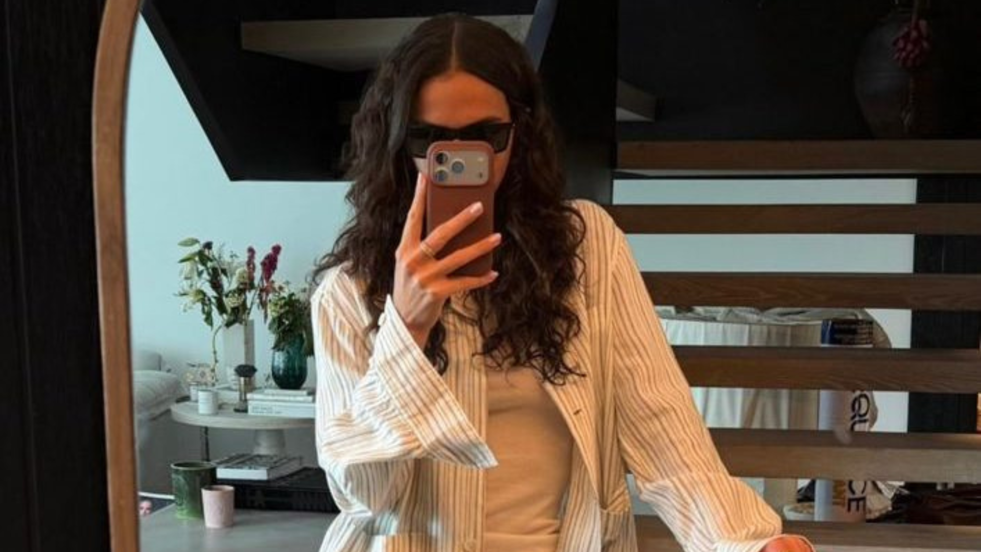 Bruna Marquezine com look estilo pijama (Foto: Reprodução/Instagram)