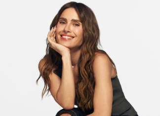 Carolina Dieckmmann lança coleção de calçados de até R$ 379,90 Carolina Dieckmmann (Foto: @calcadospiccadilly/Instagram/Reprodução)