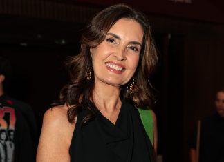 Fátima Bernardes usa macacão preto com truque contra o friozinho Fátima Bernardes (Foto: Victor Chapetta/Brazil News)