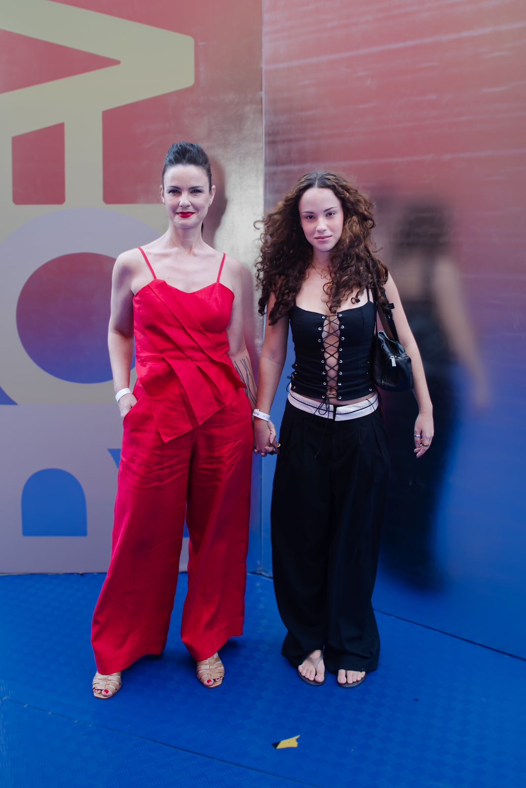 Carolina Kasting e Cora Grecco (Foto: Brazil News)