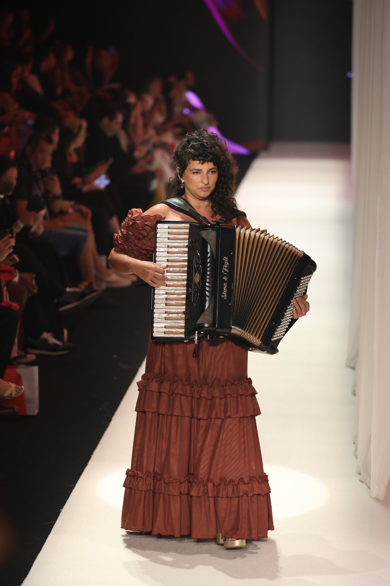 A acordeonista Lívia Mattos na Salinas (Foto: Ze Takahashi/ @agfotosite)