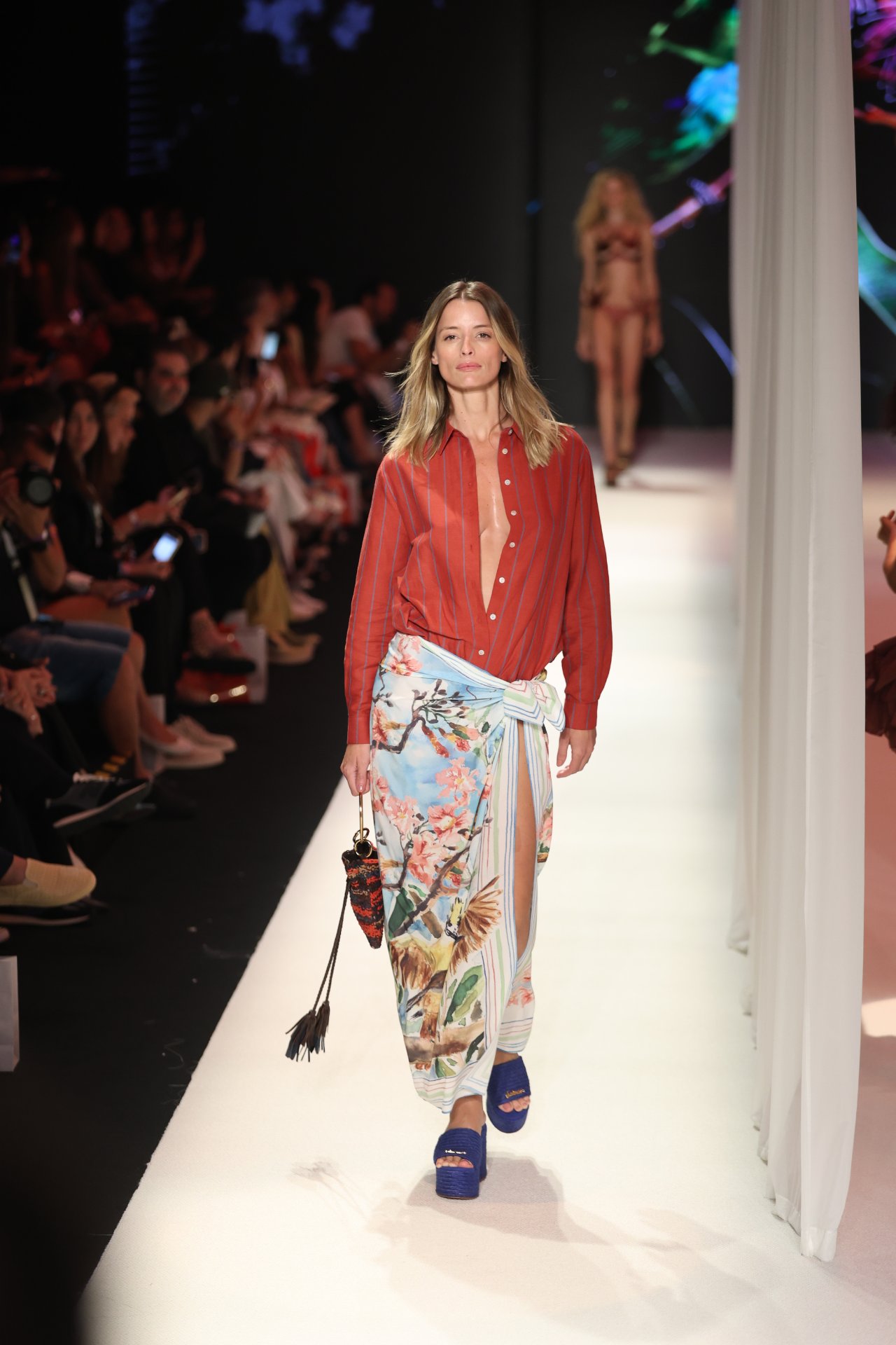 Flávia Lucini no desfile da Salinas no Rio Fashion Week (Foto: Ze Takahashi/ @agfotosite)