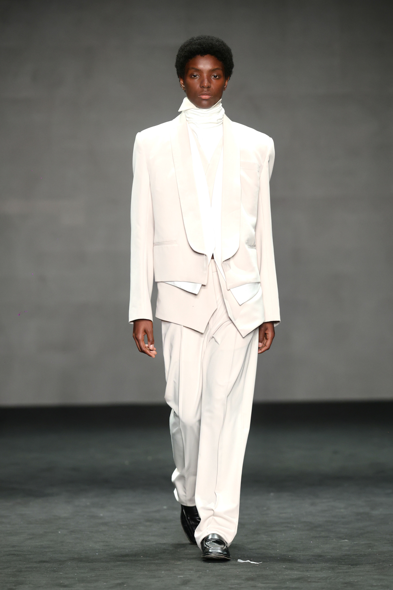 Ana Lopes no desfile de Lucas Leão (Foto: Brazil News)