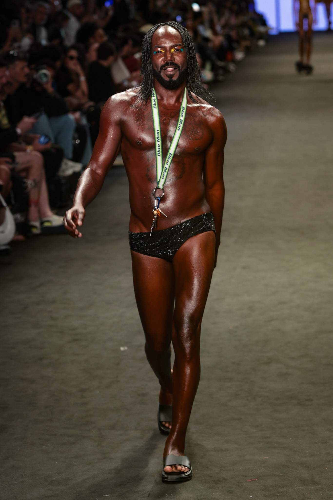 Jonathan Azevedo desfile da BlueMan (Foto: Victor Chapetta/Brazil News)