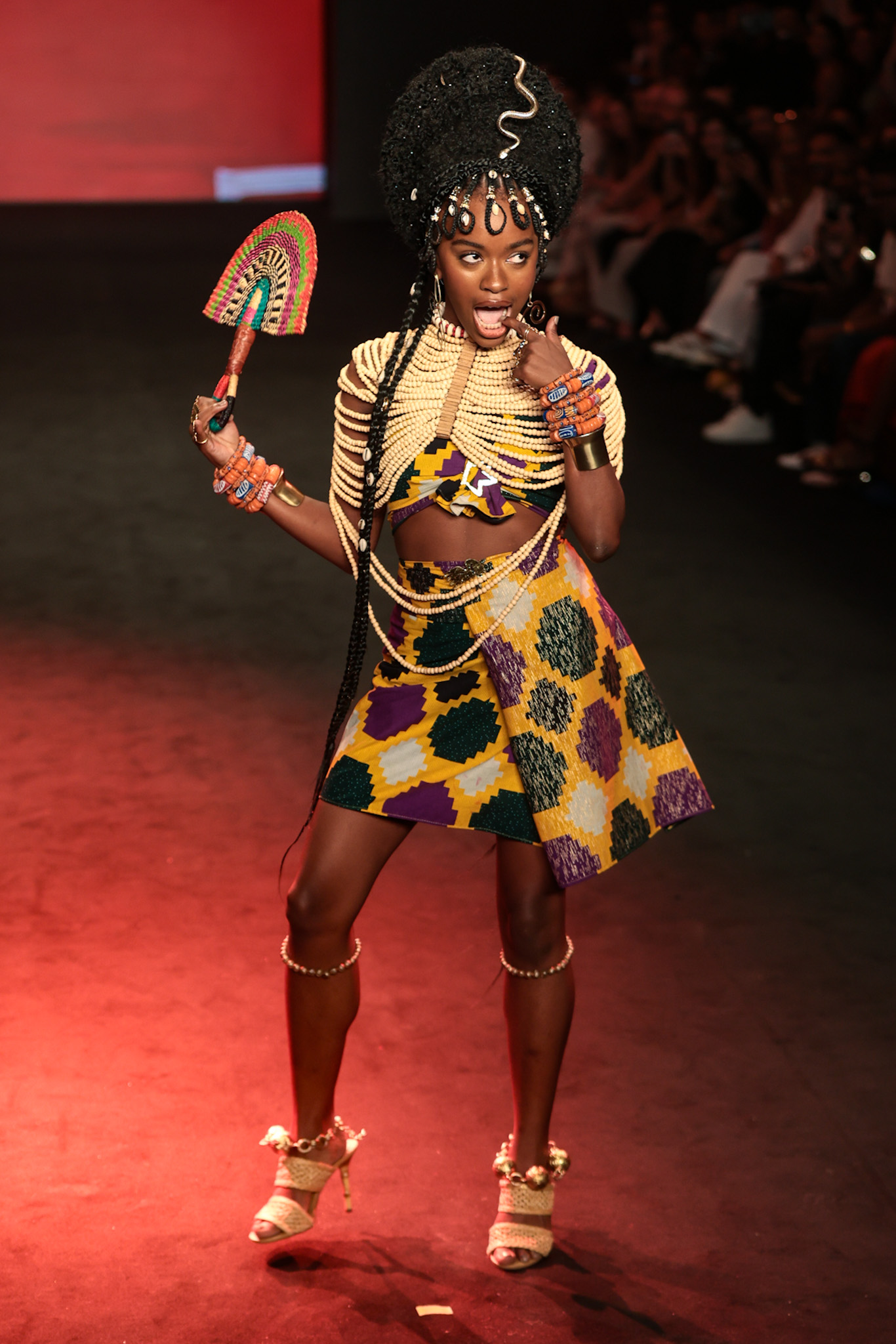 Desfile da novela "A Nobreza do Amor" no Rio Fashion Week (Foto: Victor Chapetta/Brazil News)