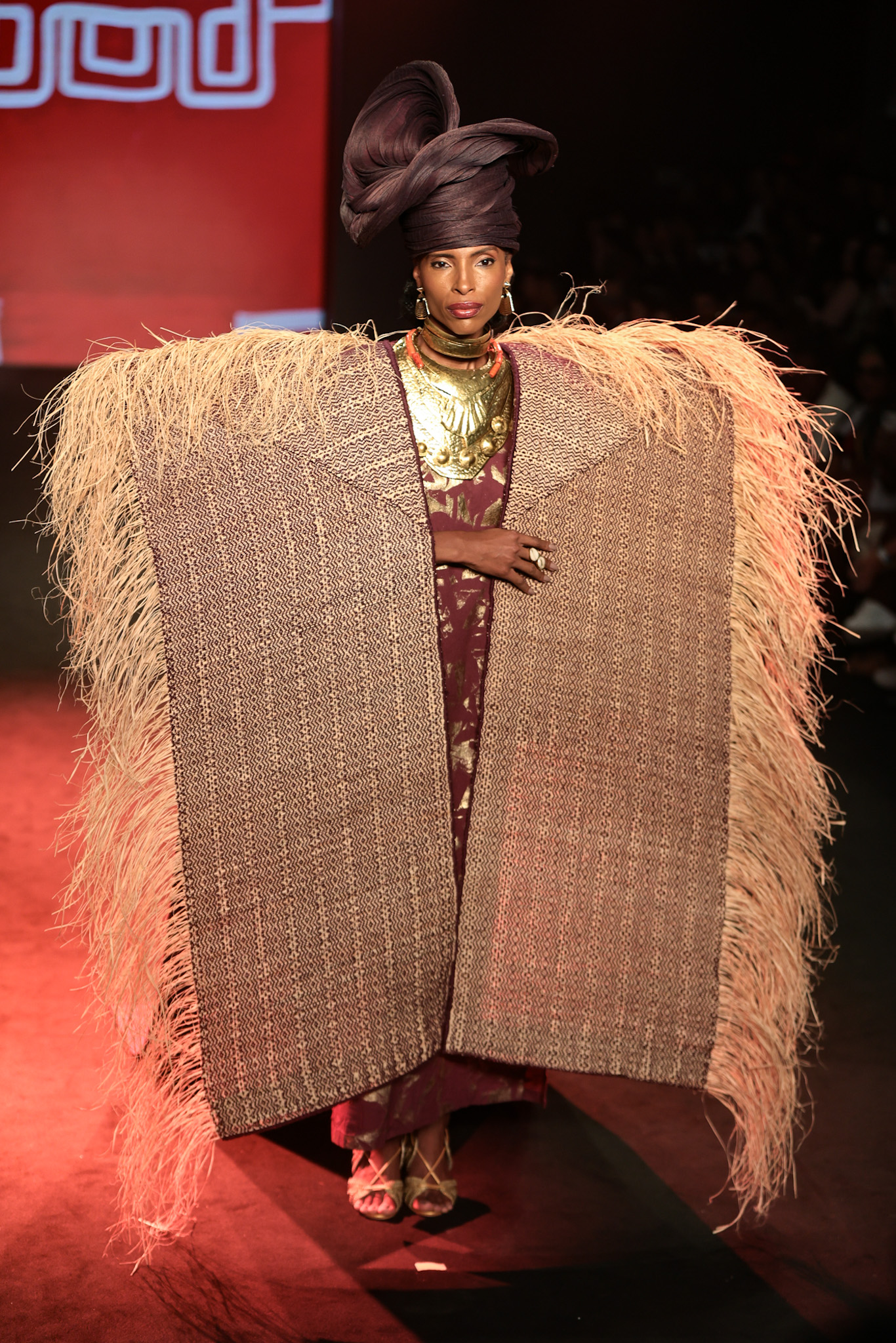 Desfile da novela "A Nobreza do Amor" no Rio Fashion Week (Foto: Victor Chapetta/Brazil News)