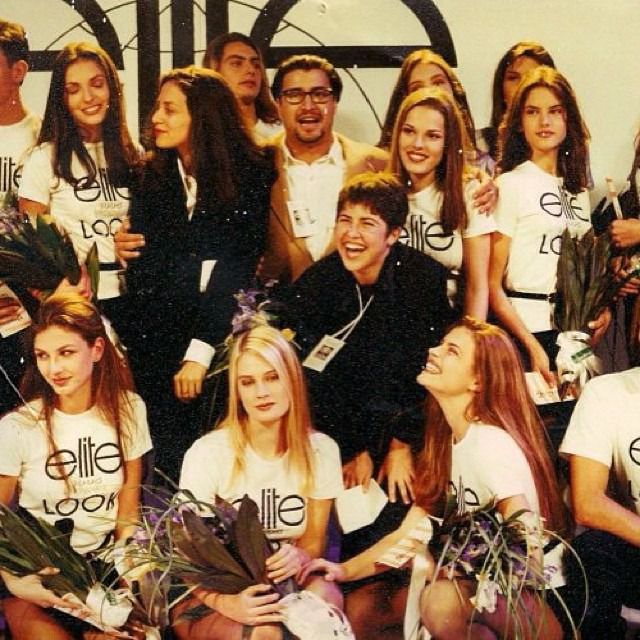 Gisele Bündchen (agachada à esquerda) e Alessandra Ambrósio (em pé à direita) - Foto: Acervo Pessoal