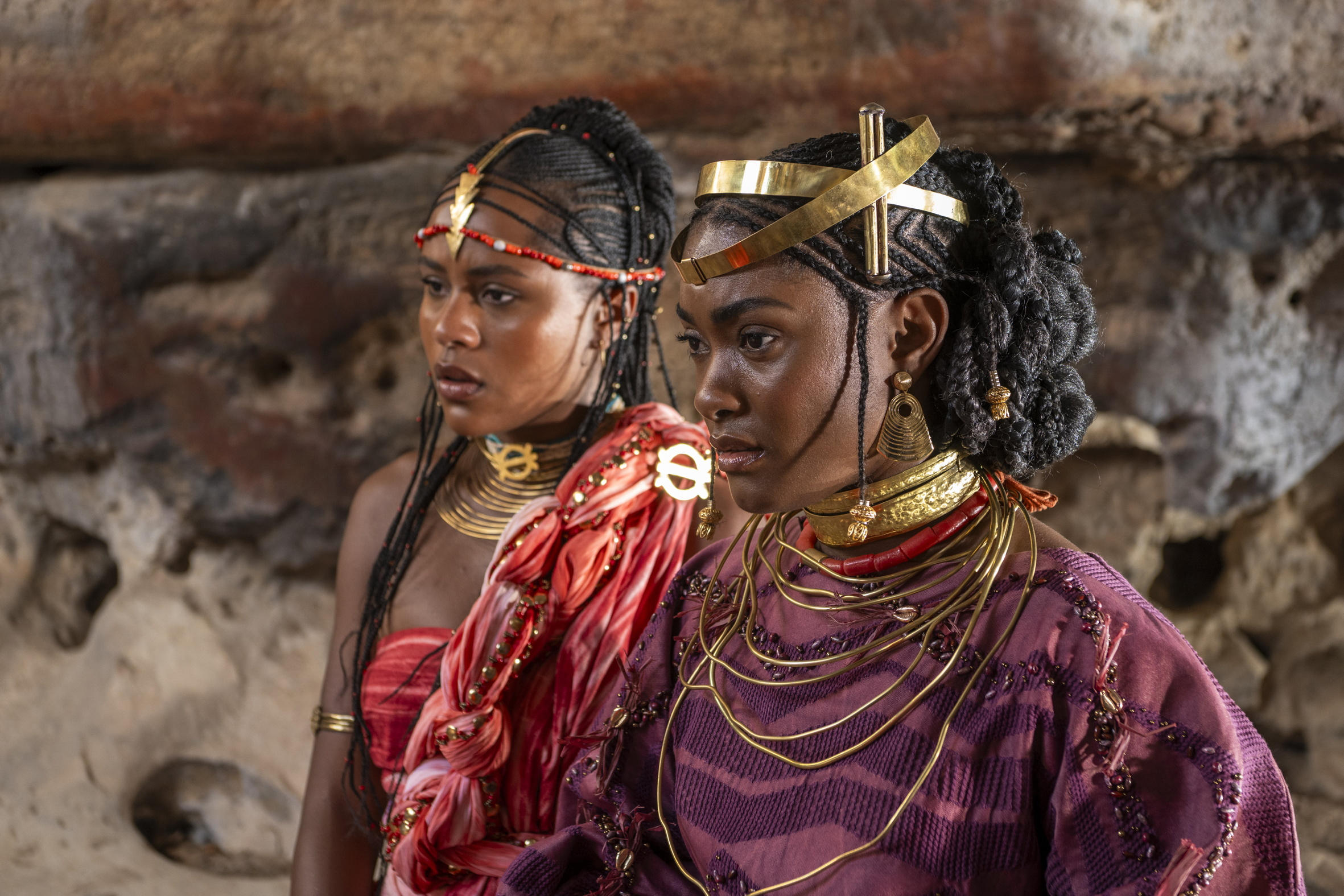 Alika (Duda Santos) e Niara (Erika Januza) em "A Nobreza do Amor (Foto: Estevam Avellar/TV Globo/Divulgação)