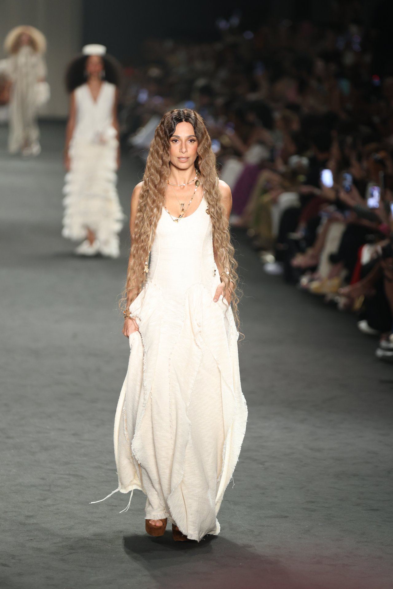 Camila Pitanga no desfile da Aluf (Foto: Daniel Pinheiro/Brazil News)