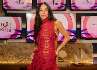 Figurino de Sabrina Sato vai de crochê a pijama na nova temporada de ‘Minha Mãe com Seu Pai’ Sabrina Sato (Foto: @sabrinasato/Instagram/Reprodução)
