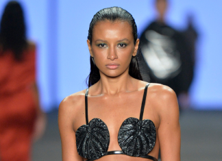 De wet hair a cabelo blow out: 5 tendências de beleza da passarela do Rio Fashion Week Tendências de beleza do Rio Fashion Week (desfile Normando, foto: @agfotosite)