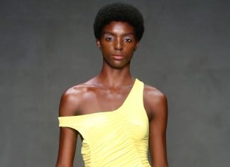 Modelos negros são recordistas de desfiles no Rio Fashion Week. Conheça Ana Lopes e Rafa Fonseca Ana Lopes no desfile da Argalji (Foto: Brazil News)