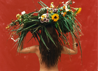 Anitta usa look de Slama desfilado no SPFW na capa de “Equilibrivm” Anitta na capa de Equilibrivm (Foto: Mar+Vin/Divulgação)