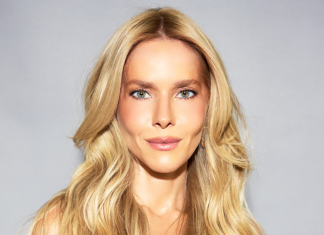 Monique Alfradique abandona o ruivo de ‘Êta Mundo Melhor” e volta a ficar loira. Veja dicas da atriz para cuidar dos cabelos Monique Alfradique (Foto: Divulgação)