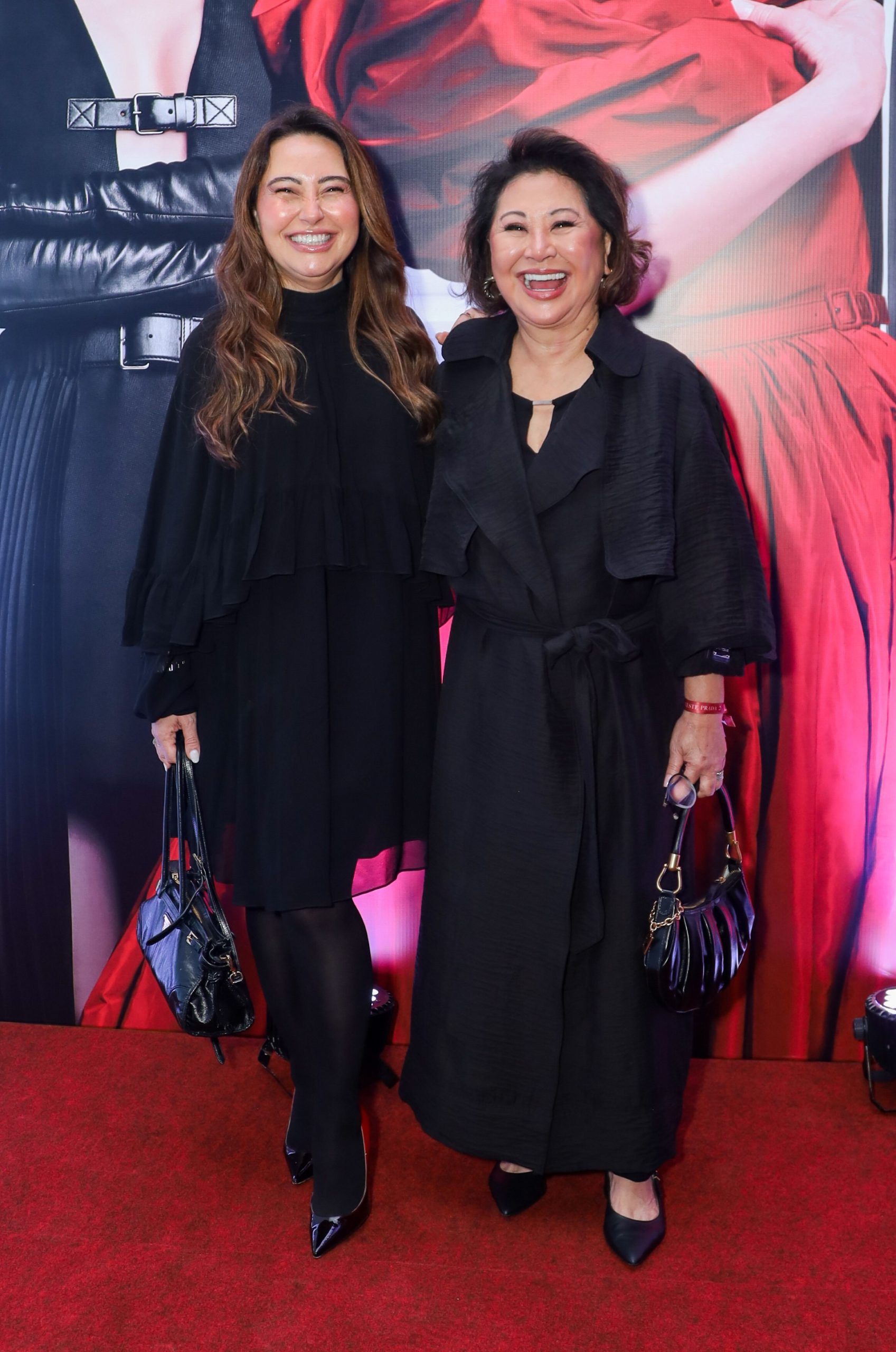 Karina e dona Kika Sato  (Foto: Clayton Felizardo/Brazil News)