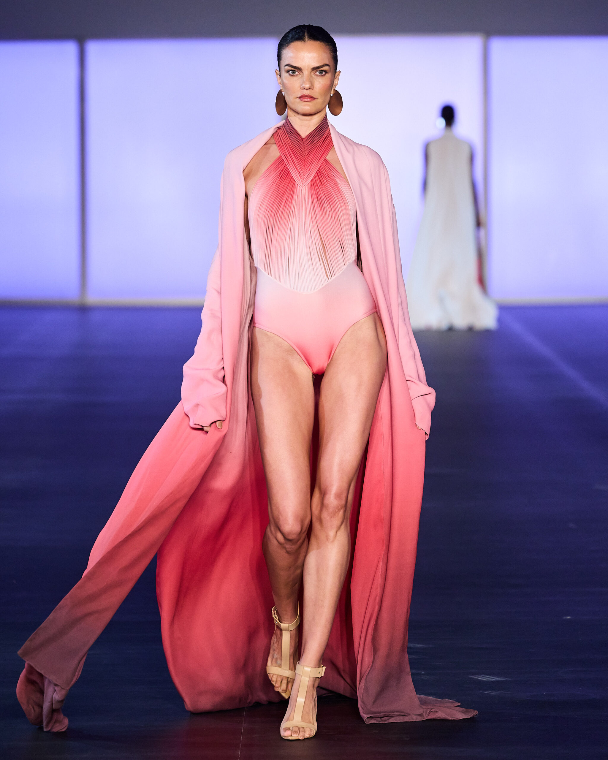 Barbara Fialho no desfile de Lenny Niemeyer (Foto: Zé Takahashi/ @agfotosite)