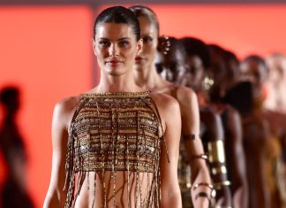 Com Isabeli Fontana e legião de top models, Lenny Niemeyer celebra 35 anos da marca no encerramento do Rio Fashion Week Isabeli Fontana no desfile de Lenny Niemeyer (Foto: Roberto Filho/Brazil News)
