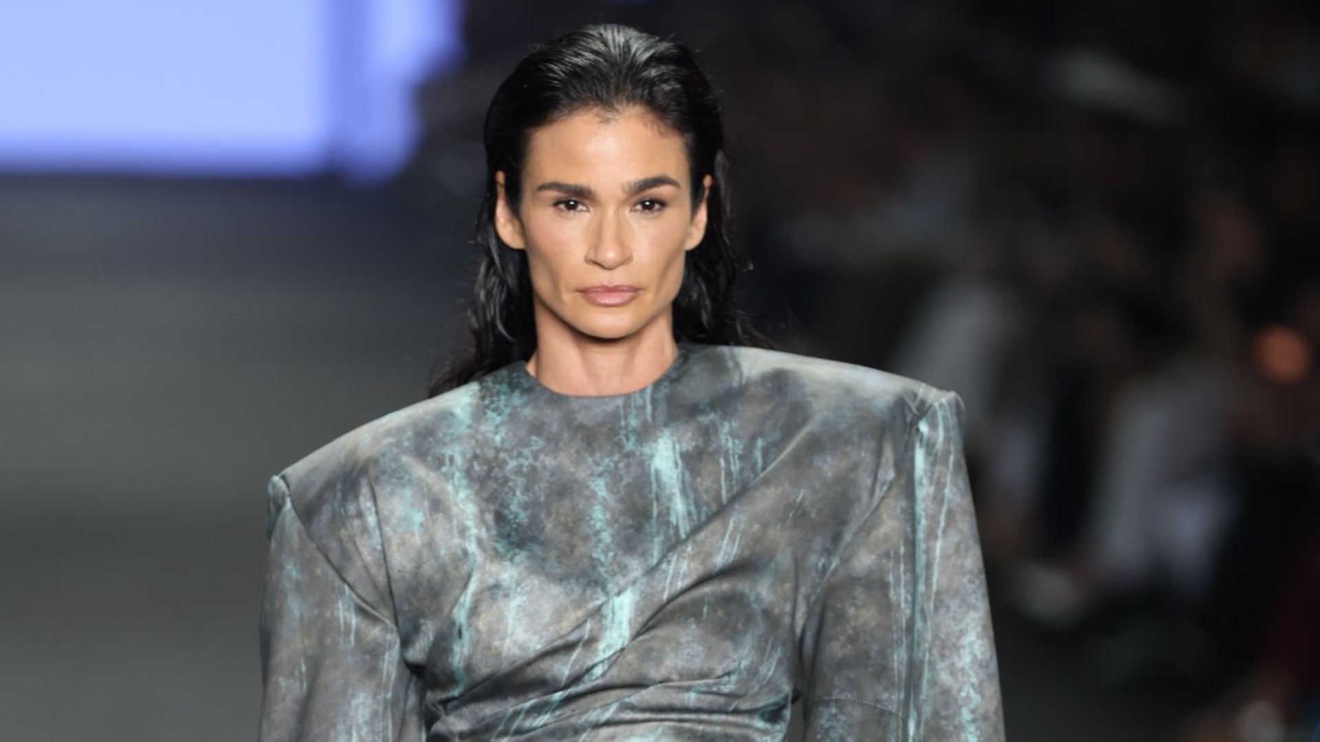 Carol Ribeiro no desfile da Normando (Foto: Daniel Pinheiro/Brazil News)