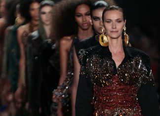 Hisha aposta no barroco mineiro com bordado refinado, véu de noiva de 10 metros e sensualidade em estreia no RioFW Desfile da Hisha, no Rio Fashion Week (Foto: Victor Chapetta/Brazil News)