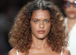 Angela Brito leva para a passarela um Rio de Janeiro que foge do cartão-postal e foca no caos e nos contrastes da cidade Thainá Duarte no desfile de Angela Brito (Foto: Roberto Filho/Brazil News)