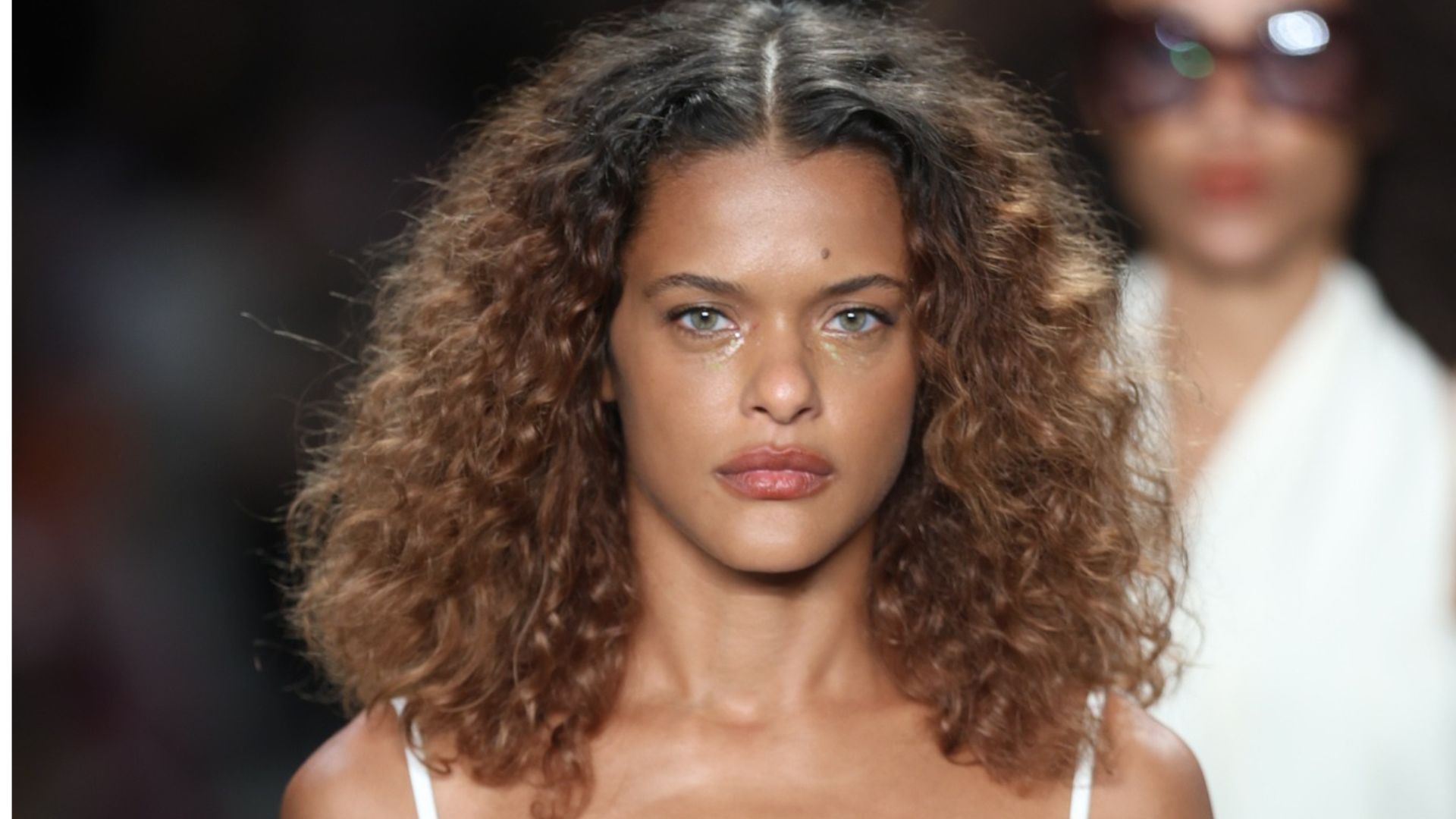 Thainá Duarte no desfile de Angela Brito (Foto: Roberto Filho/Brazil News)