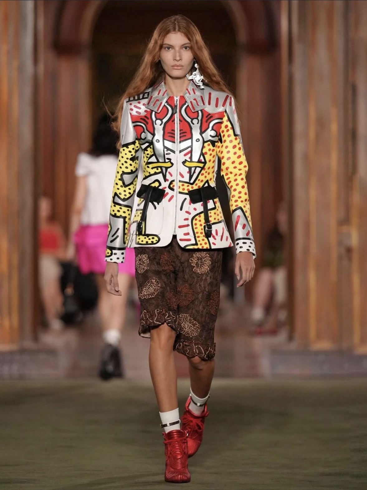 Larissa Moraes no desfile da Louis Vuitton (Foto: Armando Grillo/Gorunway.comDivulgação)