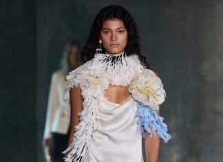 Com brasileira na passarela, Dior traz sua ligação com Hollywood na primeira coleção Cruise assinada por Jonathan Anderson Victoria Blecher para Dior (Foto: Divulgação/Way Model)