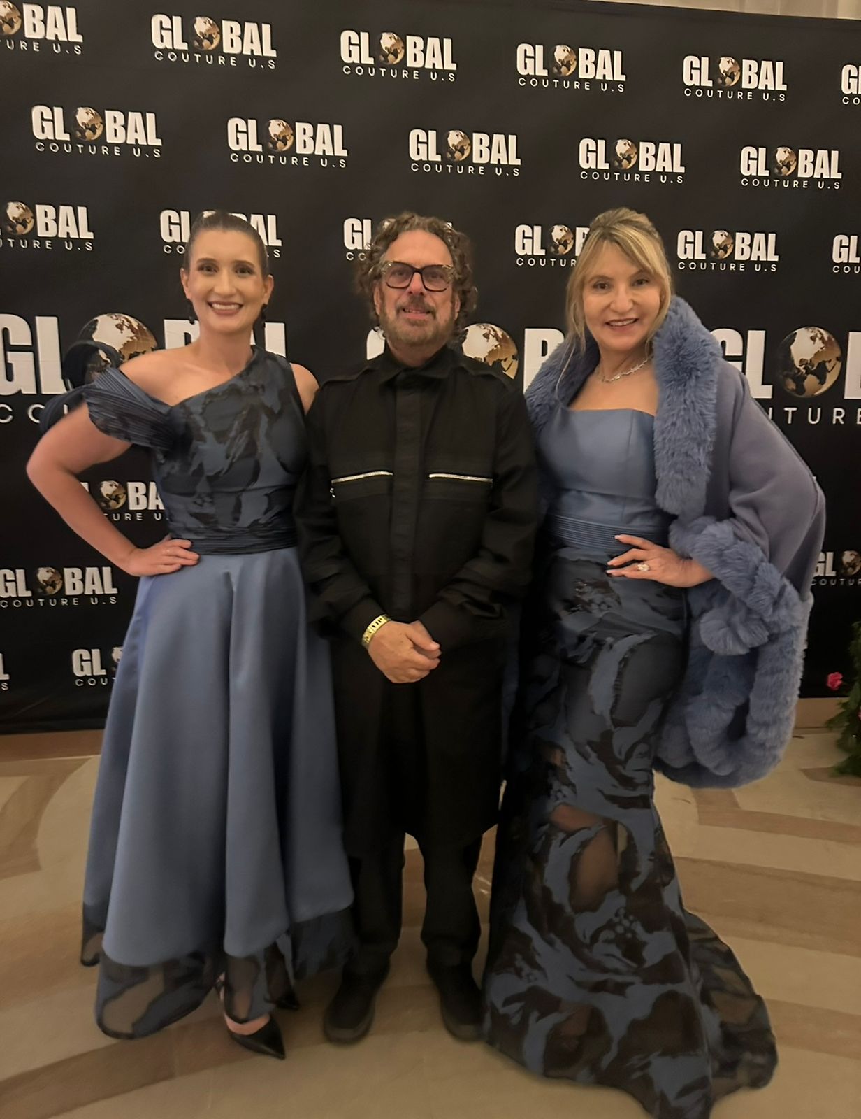 José Forteza, diretor da Vogue Latinoamérica, entre Natália e Maísa Gouveia (Foto: Divulgação)