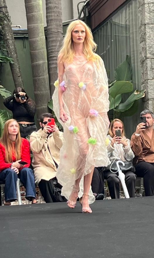 Desfile de Lino Villaventura (Foto: Rosângela Espinossi)