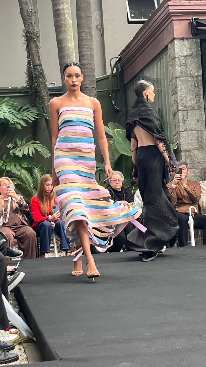 Desfile de Lino Villaventura (Foto: Rosângela Espinossi)